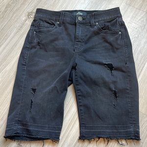 Lularoe light wash black distressed stretch jean shorts 🖤